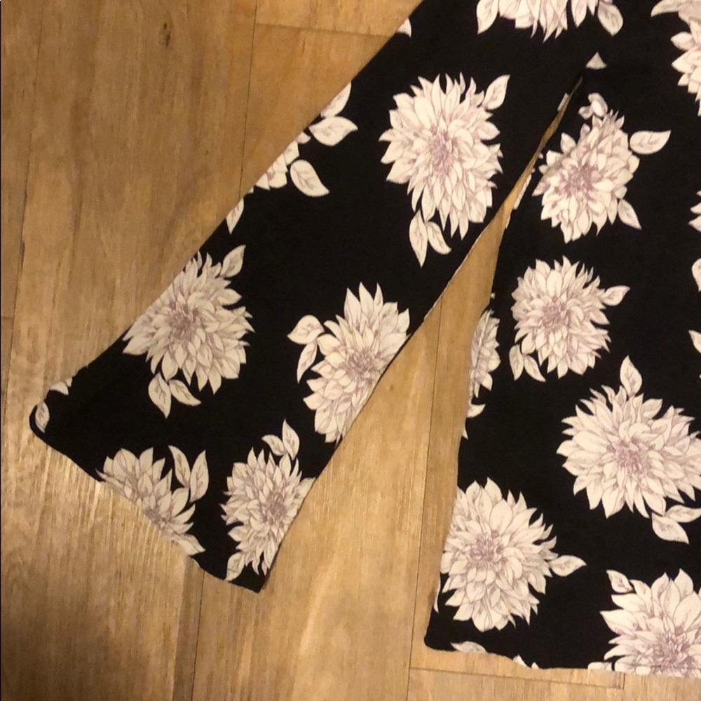 Flowered Top - Picture 3 of 3